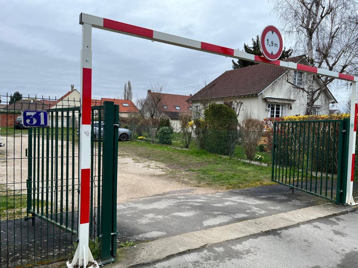 Gites Poirier Bazin Montry Exterior foto