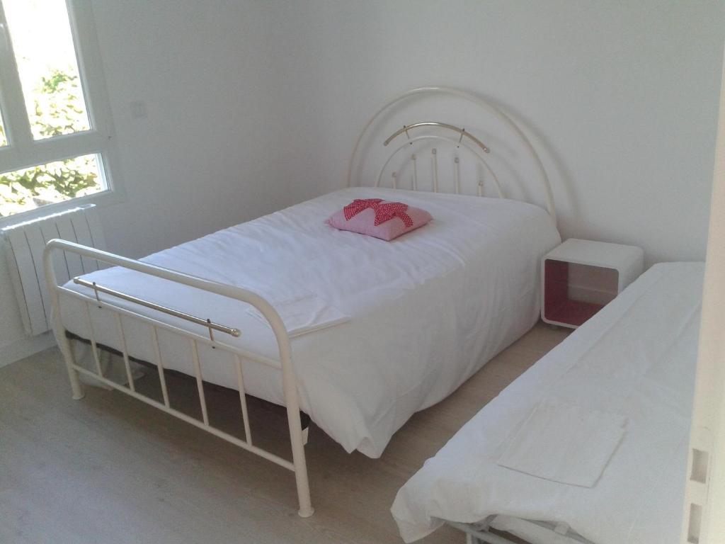 Gites Poirier Bazin Montry Quarto foto